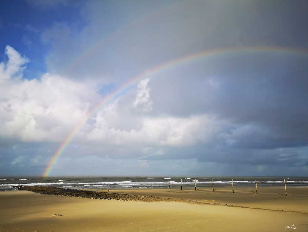 Regenbogen am Strand