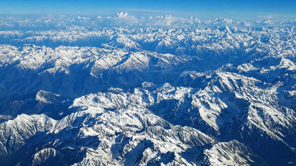 Gebirge mit Schnee