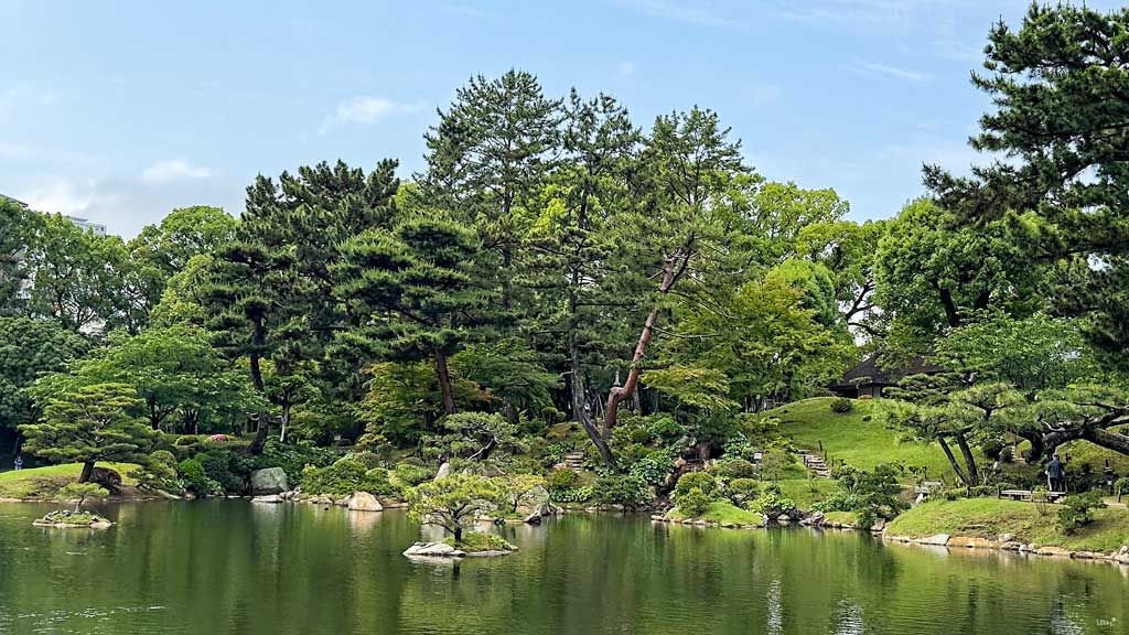 Takueichi Teich mit Baeumen